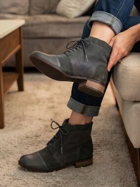Portugal Designer Two-Tone Grey/Blue Leather Suede Cap-Toe Lace-Up Ankle Boots